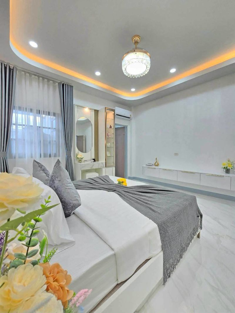 Newly Renovated Pool Villa 4 Bed, 4 Bath 122 SQW. @ Mabprachan Village