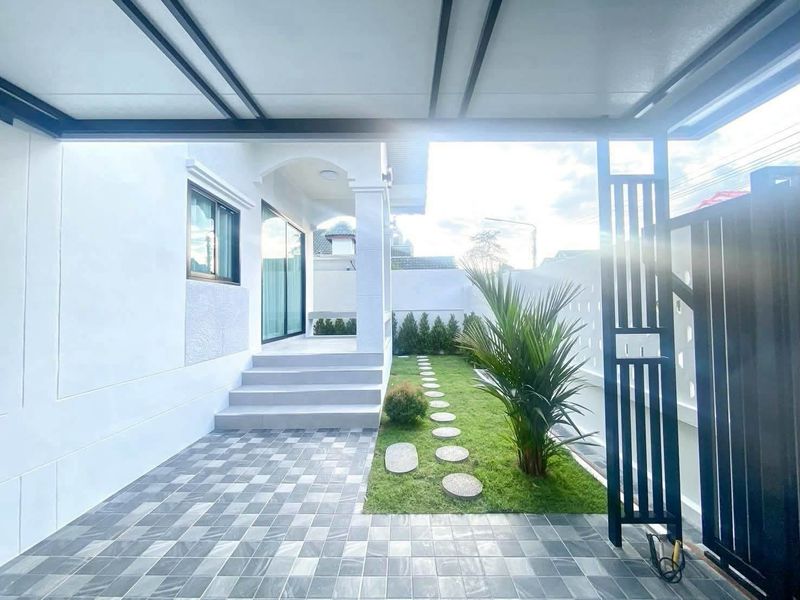 Detached house 3 Bed, 2 Bath 60 SQW.@ Paradise Hill 2 Village
