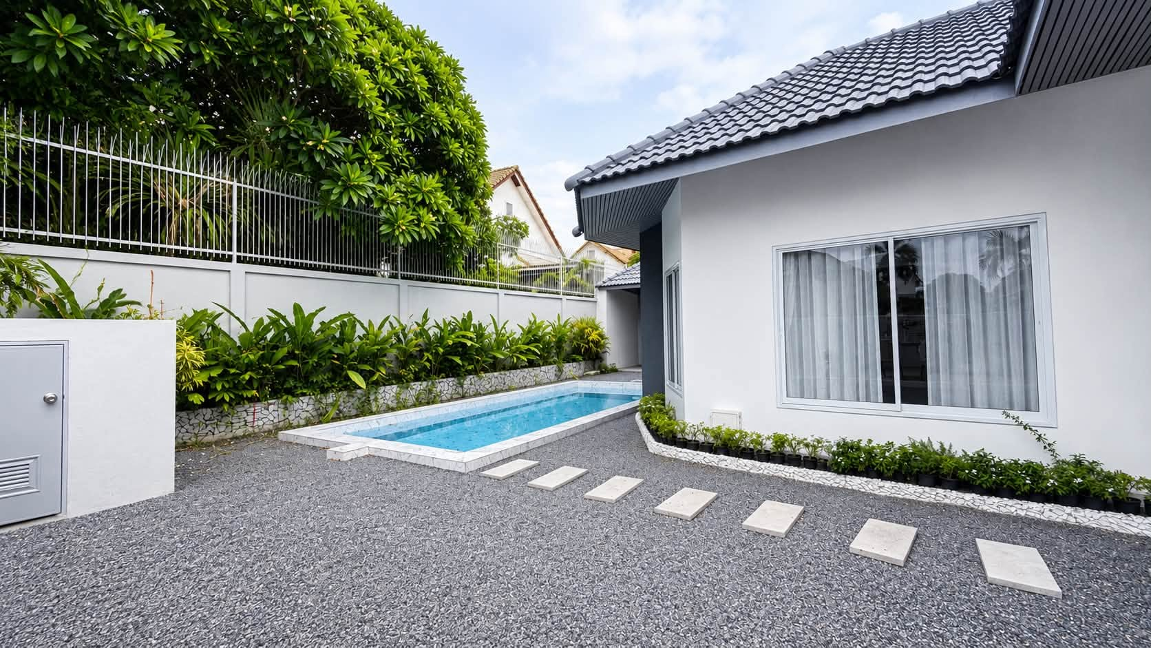 For sale : Luxury Pool Villa, 4 Beds, Private Pool & Huge Space (106 Sq.w.)