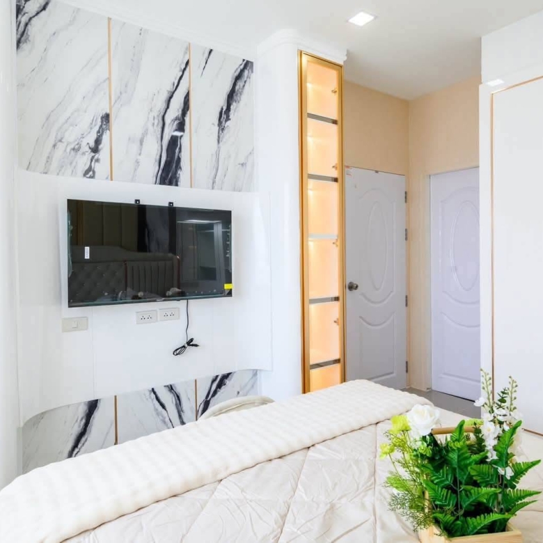 For Sale : Luxury-decorated condonear the railway @ Naklua