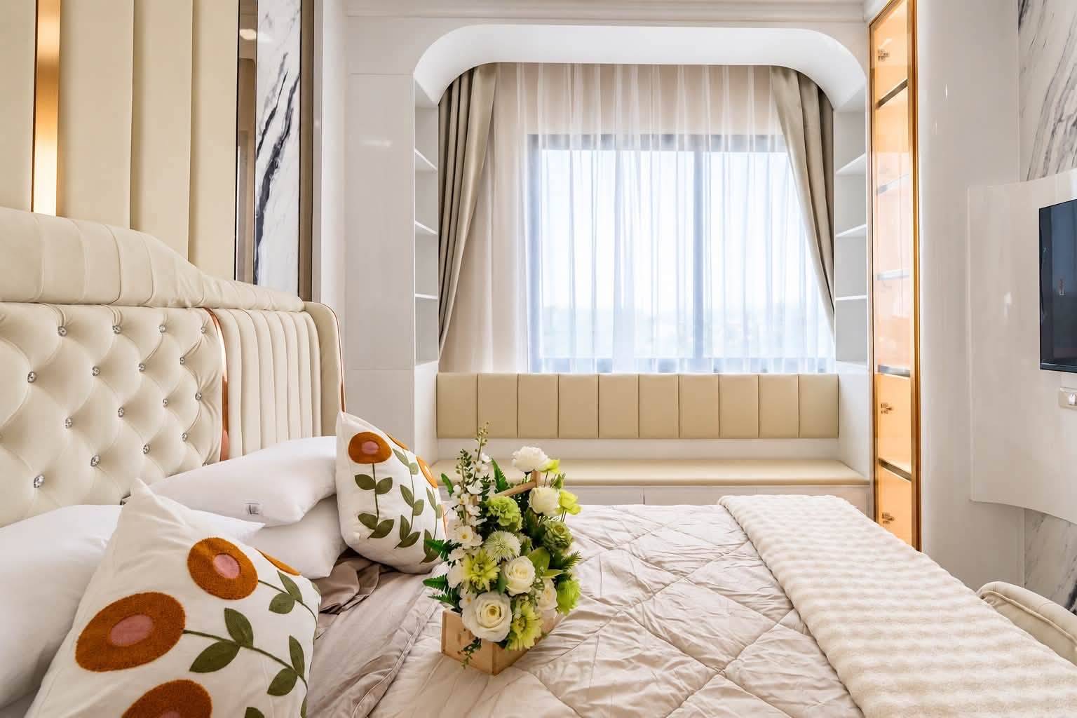 For Sale : Luxury-decorated condonear the railway @ Naklua