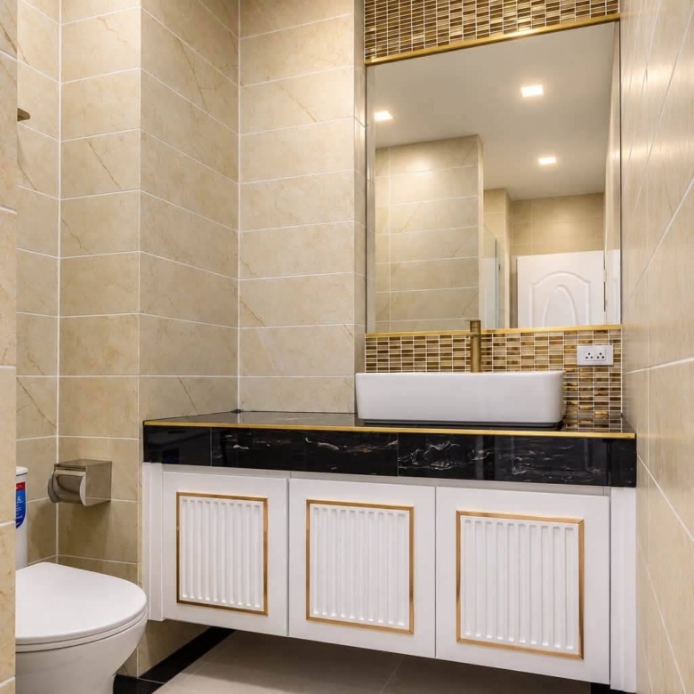 For Sale : Luxury-decorated condonear the railway @ Naklua
