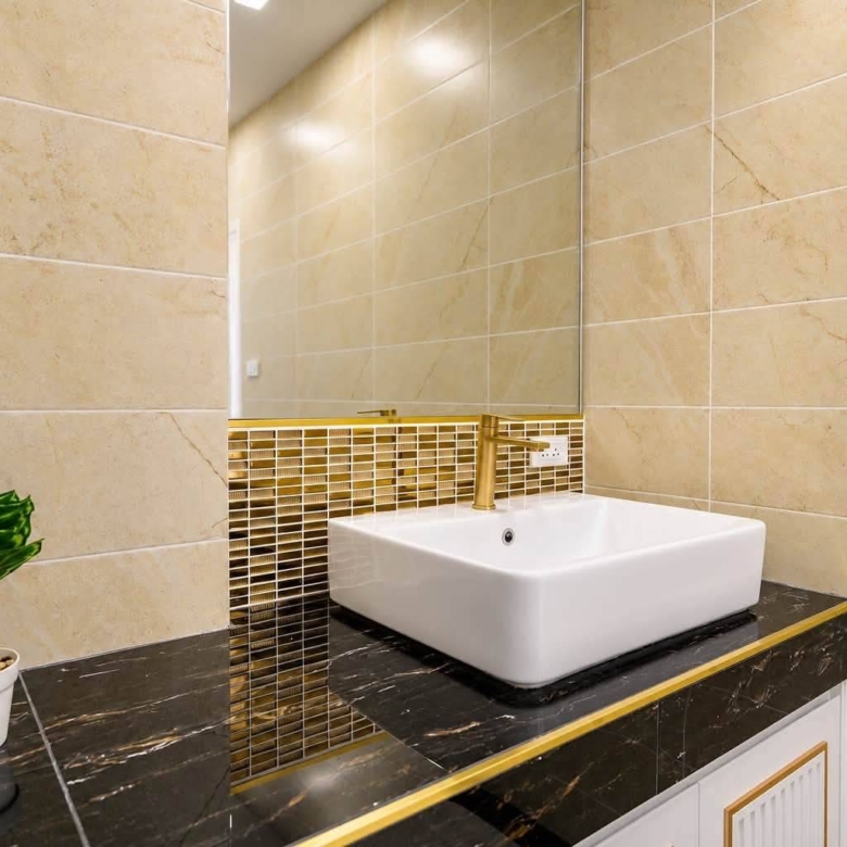 For Sale : Luxury-decorated condonear the railway @ Naklua