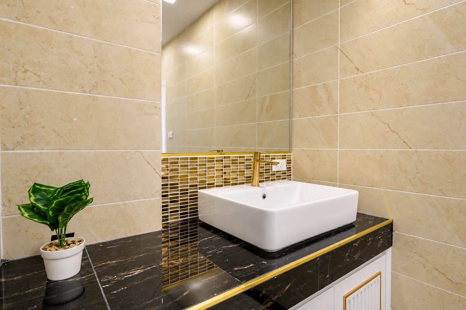 For Sale : Luxury-decorated condonear the railway @ Naklua