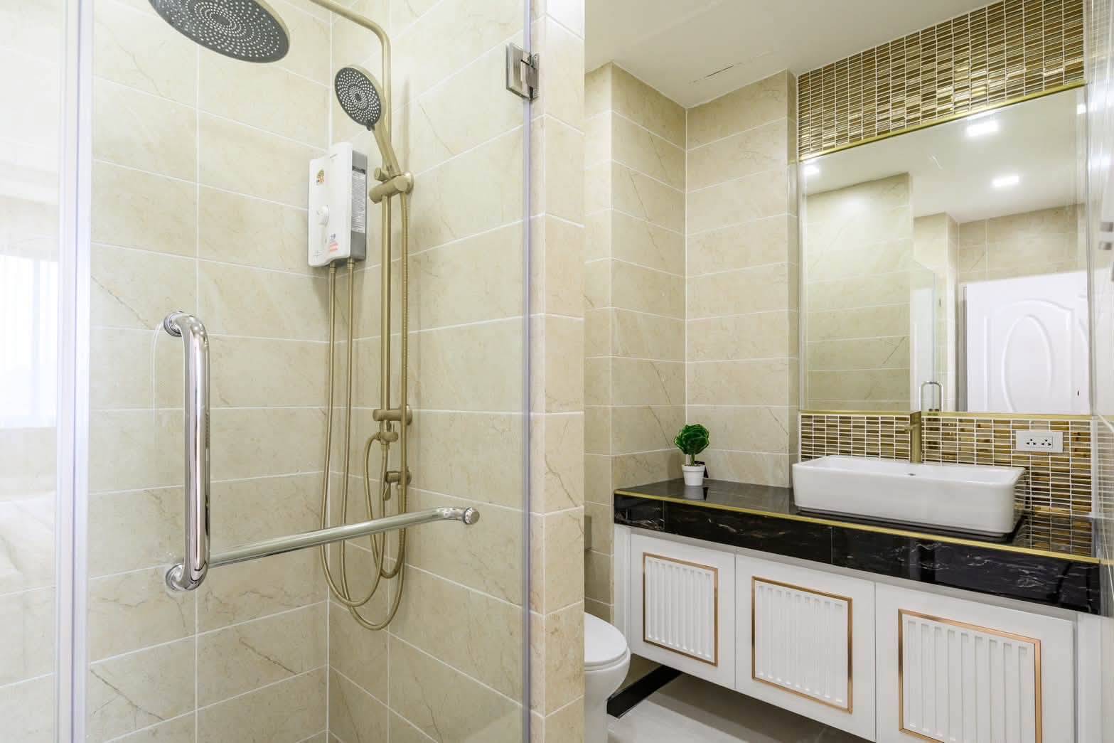 For Sale : Luxury-decorated condonear the railway @ Naklua