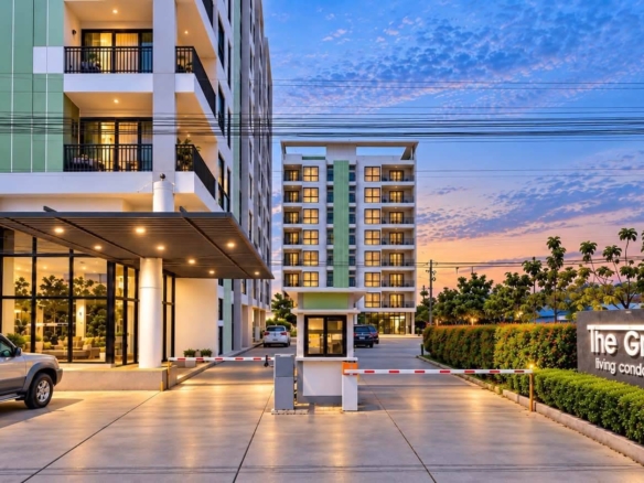 For Sale : Luxury-decorated condonear the railway @ Naklua