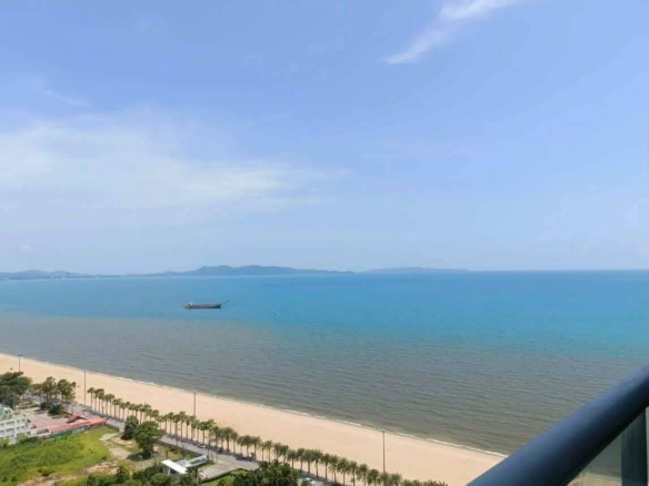 Urgent sale: Condo 100 meters from Jomtien Beach @ AERAS CONDO