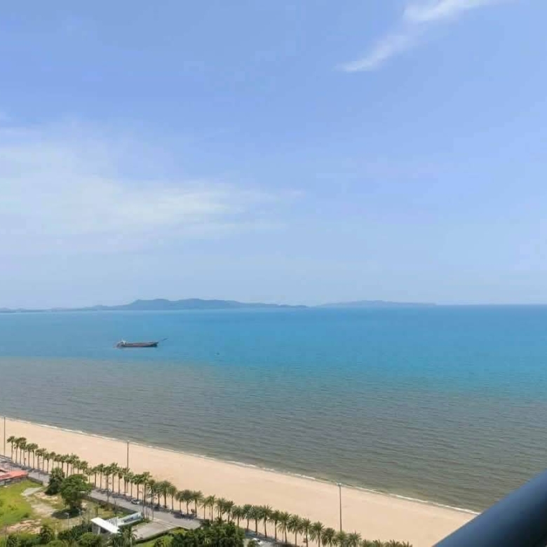 Urgent sale: Condo 100 meters from Jomtien Beach @ AERAS CONDO