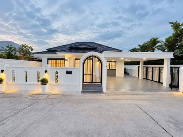 For Sale : Single-story detached house Modern Classic style with airy, high ceilings @ Soi Siam