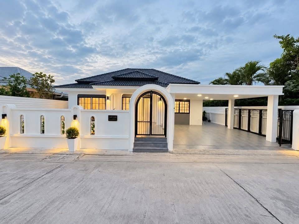 565991_0 For Sale : Single-story detached house Modern Classic style with airy, high ceilings @ Soi Siam