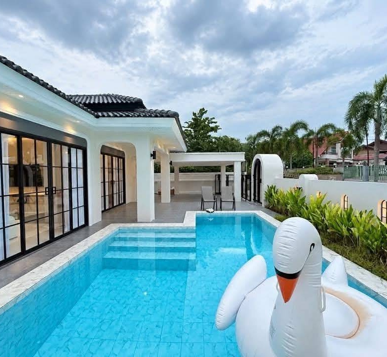 For Sale : Single-story detached house Modern Classic style with airy, high ceilings @ Soi Siam
