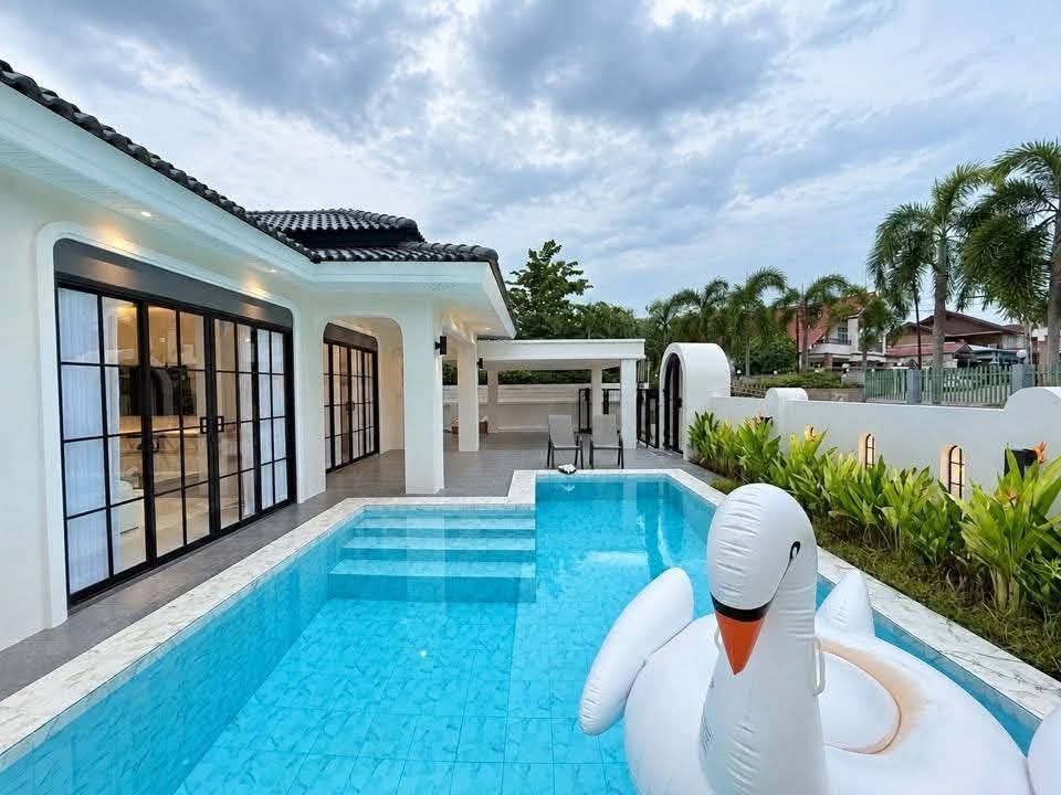 For Sale : Single-story detached house Modern Classic style with airy, high ceilings @ Soi Siam