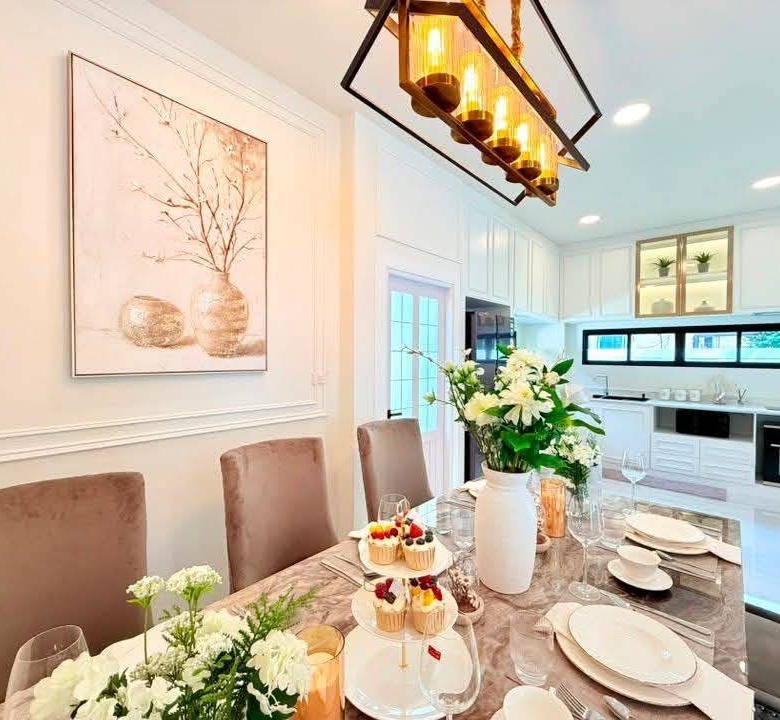 For Sale : Single-story detached house Modern Classic style with airy, high ceilings @ Soi Siam