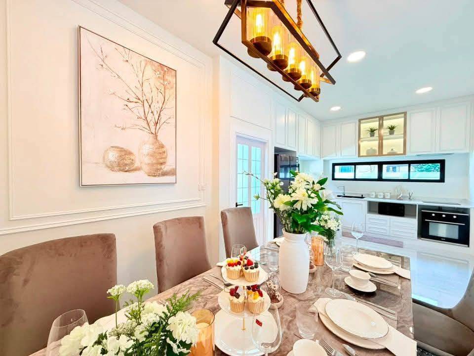 For Sale : Single-story detached house Modern Classic style with airy, high ceilings @ Soi Siam