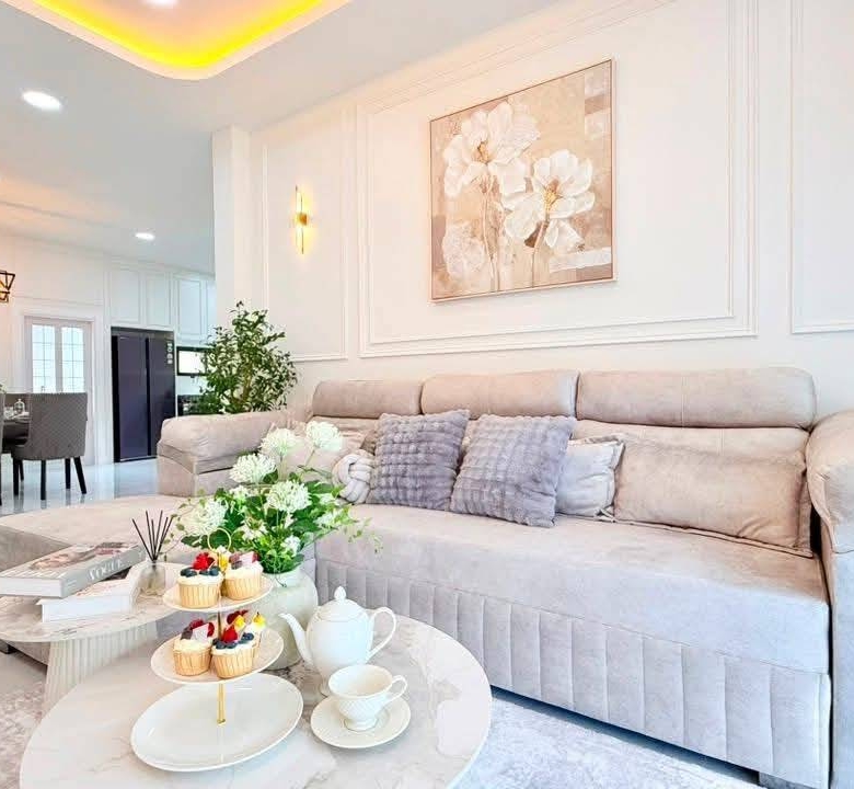 For Sale : Single-story detached house Modern Classic style with airy, high ceilings @ Soi Siam