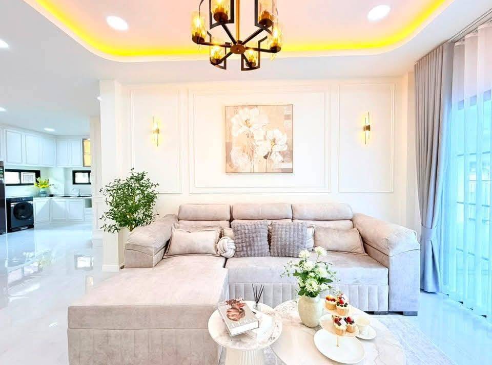 For Sale : Single-story detached house Modern Classic style with airy, high ceilings @ Soi Siam