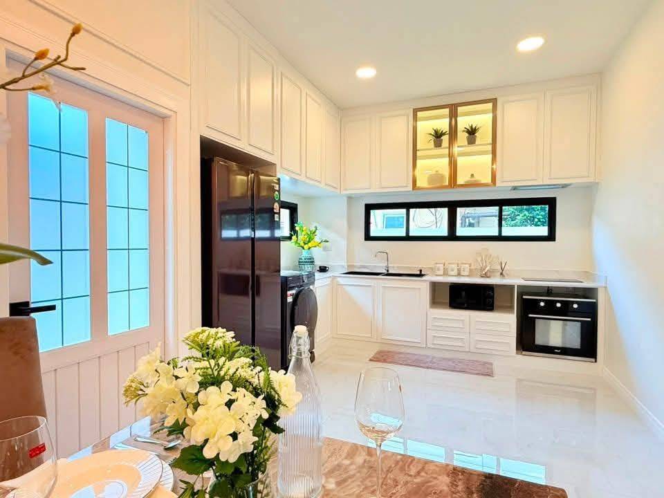For Sale : Single-story detached house Modern Classic style with airy, high ceilings @ Soi Siam
