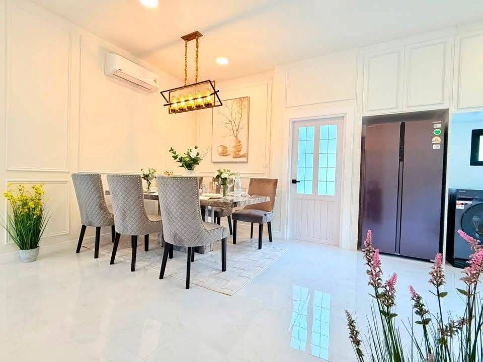 For Sale : Single-story detached house Modern Classic style with airy, high ceilings @ Soi Siam