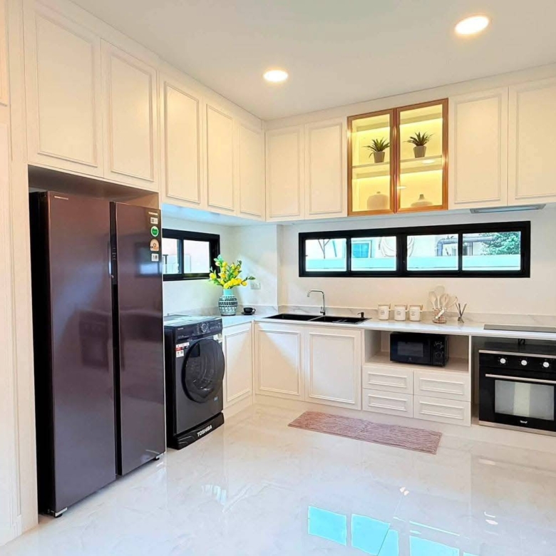 For Sale : Single-story detached house Modern Classic style with airy, high ceilings @ Soi Siam