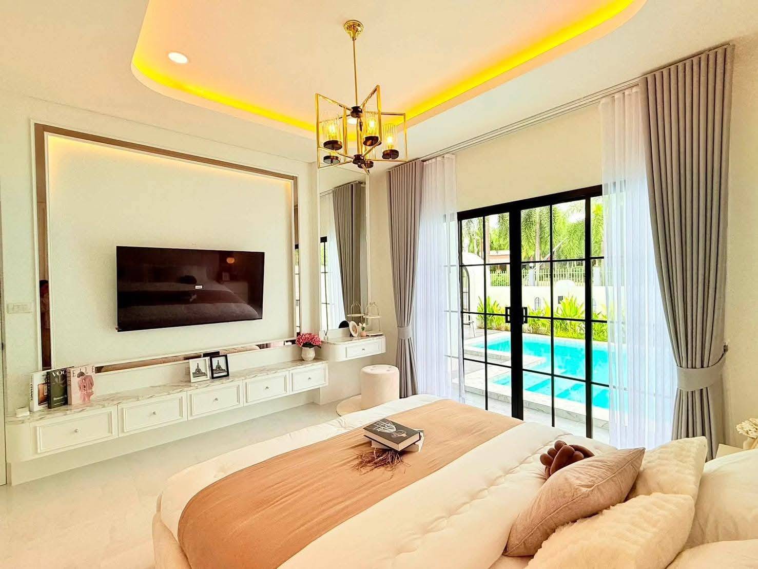For Sale : Single-story detached house Modern Classic style with airy, high ceilings @ Soi Siam