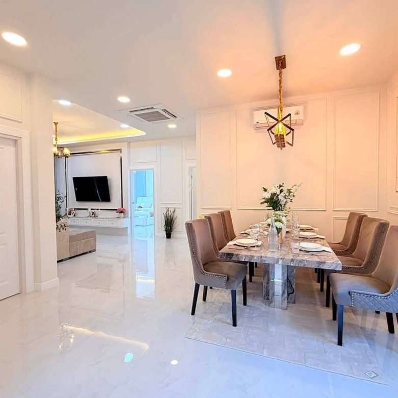 For Sale : Single-story detached house Modern Classic style with airy, high ceilings @ Soi Siam