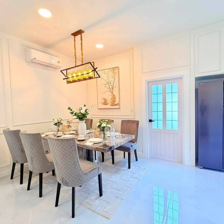 For Sale : Single-story detached house Modern Classic style with airy, high ceilings @ Soi Siam