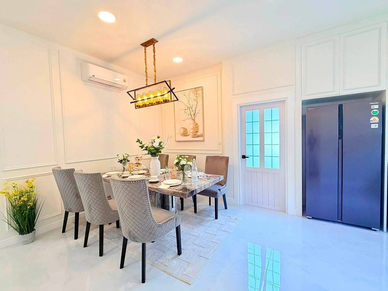 For Sale : Single-story detached house Modern Classic style with airy, high ceilings @ Soi Siam