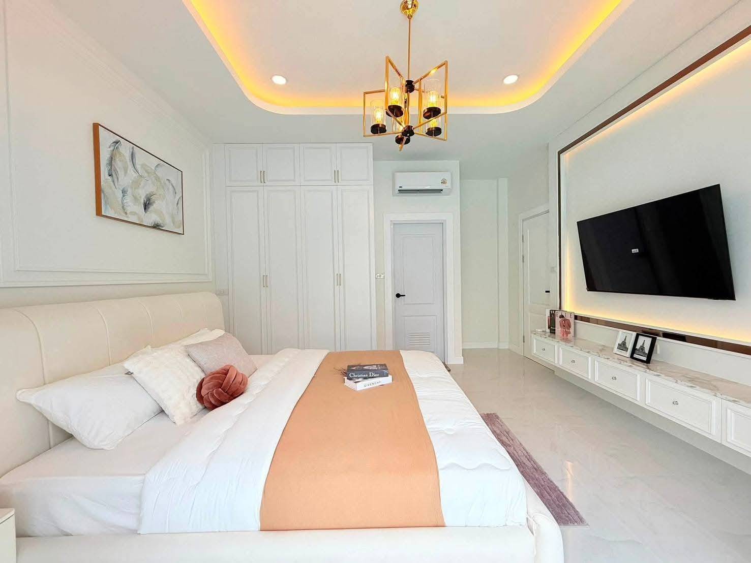 For Sale : Single-story detached house Modern Classic style with airy, high ceilings @ Soi Siam