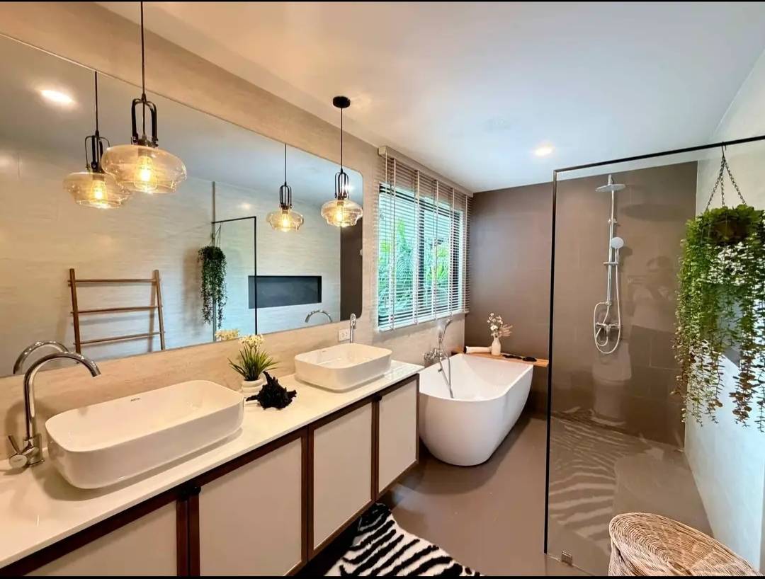 For Sale : READY-TO-MOVE-IN PRIVATE POOL VILLA