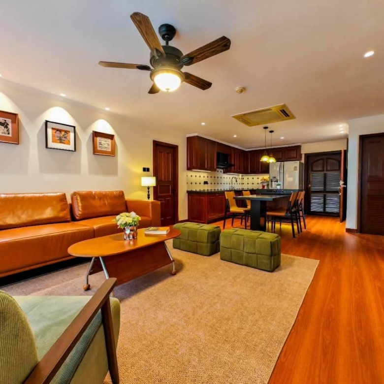 Urgent sale: High-floor, 2-bedroom condo with a sea view