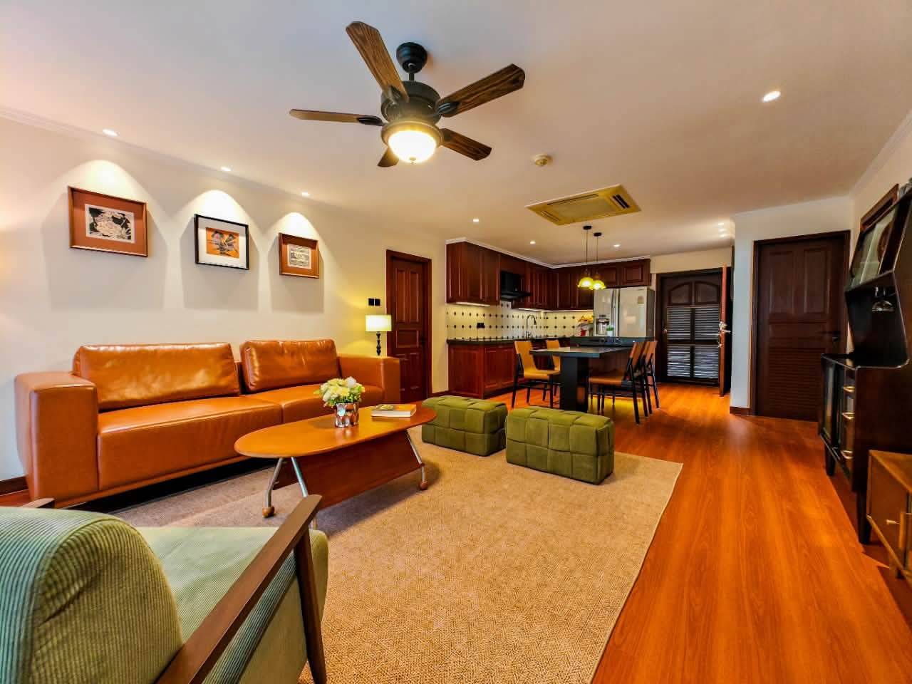 Urgent sale: High-floor, 2-bedroom condo with a sea view