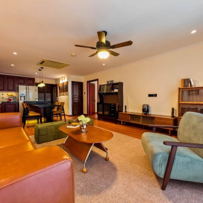 Urgent sale: High-floor, 2-bedroom condo with a sea view