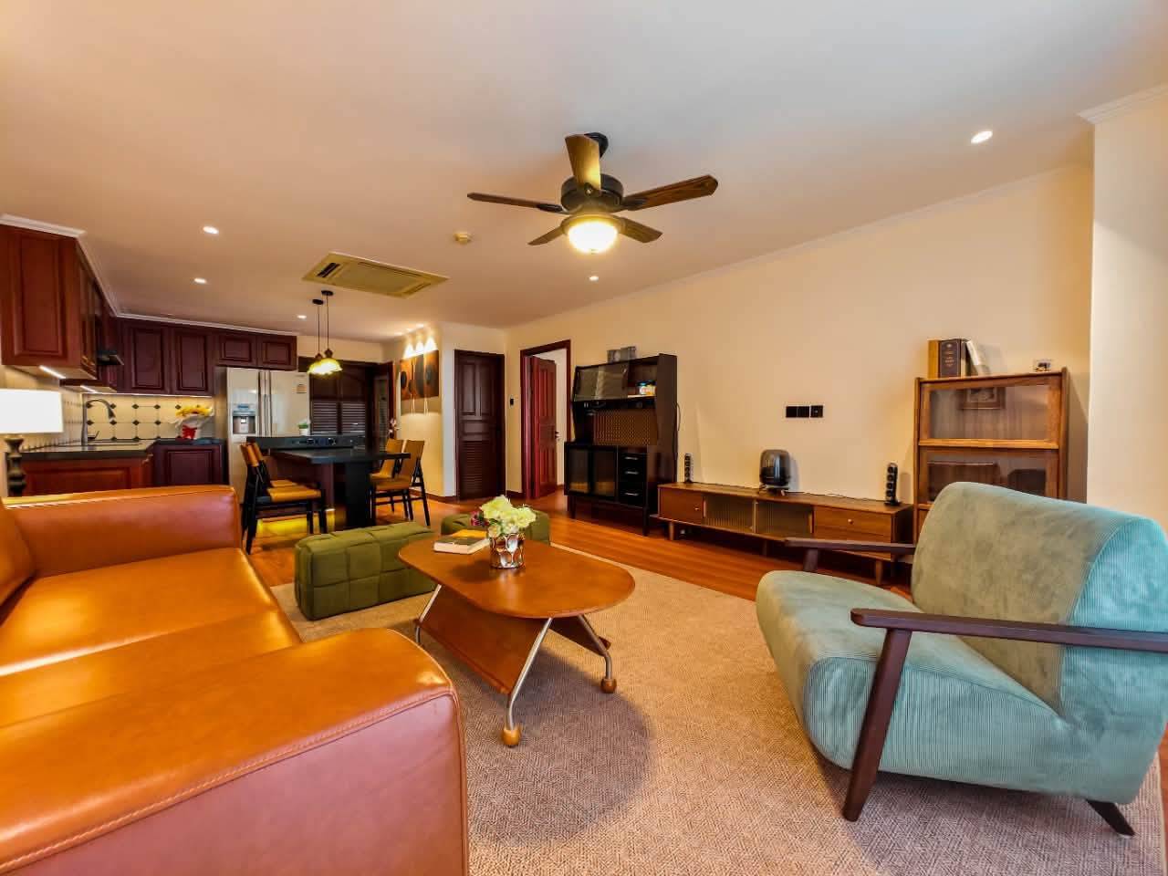 Urgent sale: High-floor, 2-bedroom condo with a sea view