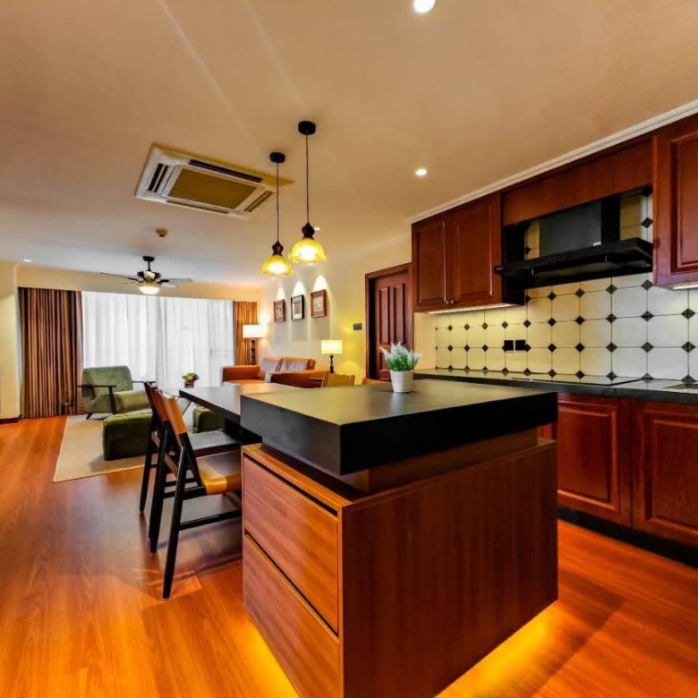 Urgent sale: High-floor, 2-bedroom condo with a sea view