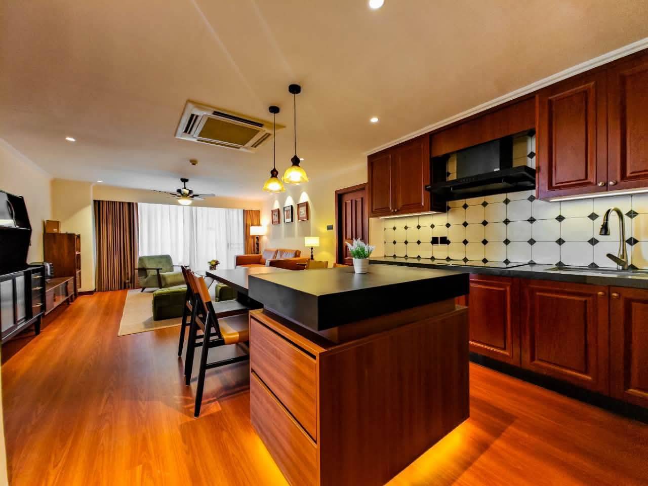Urgent sale: High-floor, 2-bedroom condo with a sea view