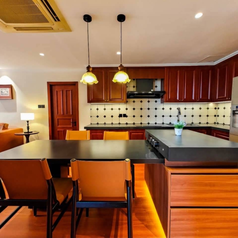 Urgent sale: High-floor, 2-bedroom condo with a sea view