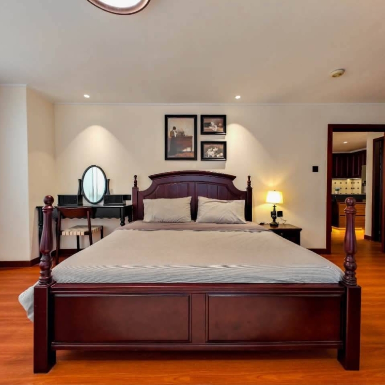 Urgent sale: High-floor, 2-bedroom condo with a sea view