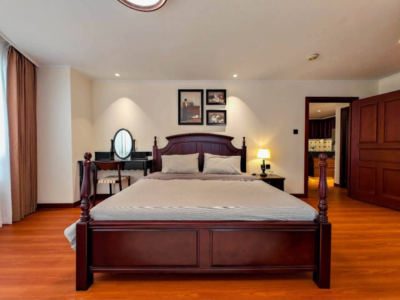 Urgent sale: High-floor, 2-bedroom condo with a sea view