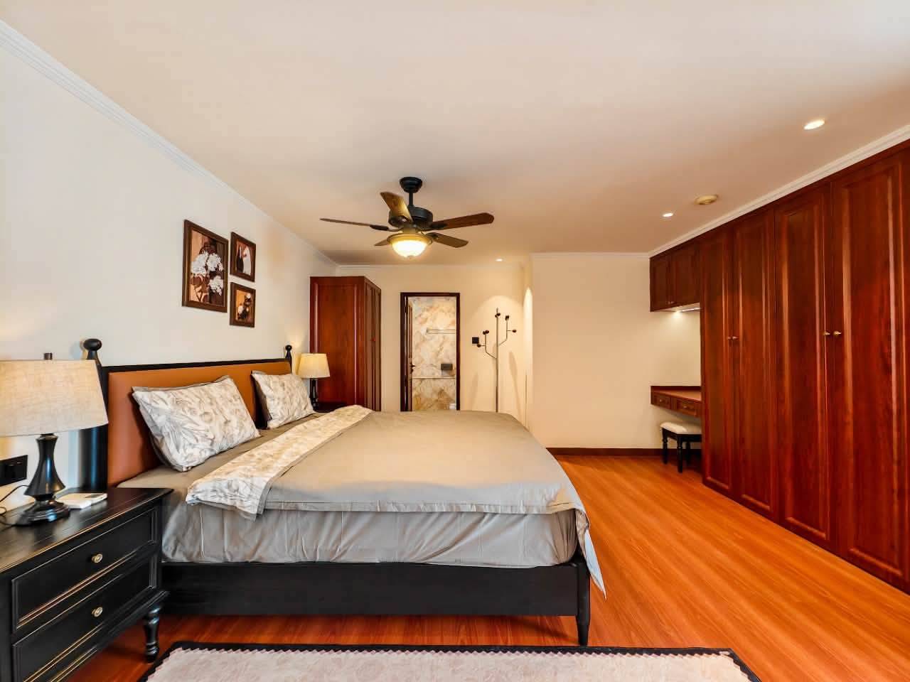 Urgent sale: High-floor, 2-bedroom condo with a sea view