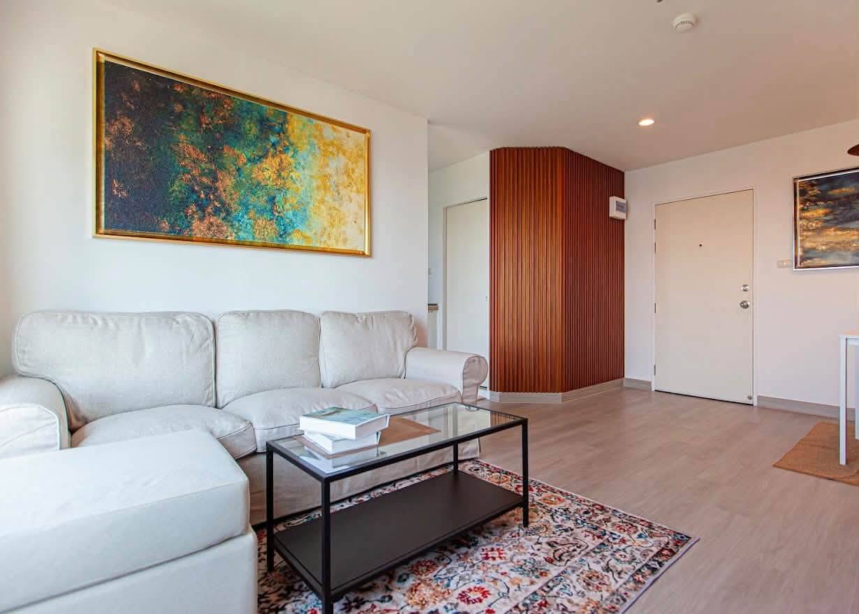 Urgent sale: High-floor 2-bedroom condo with a sea view