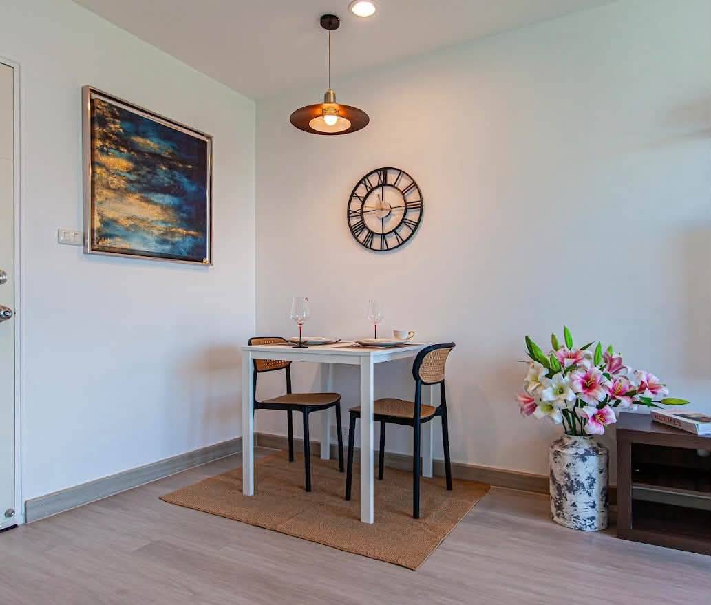 Urgent sale: High-floor 2-bedroom condo with a sea view