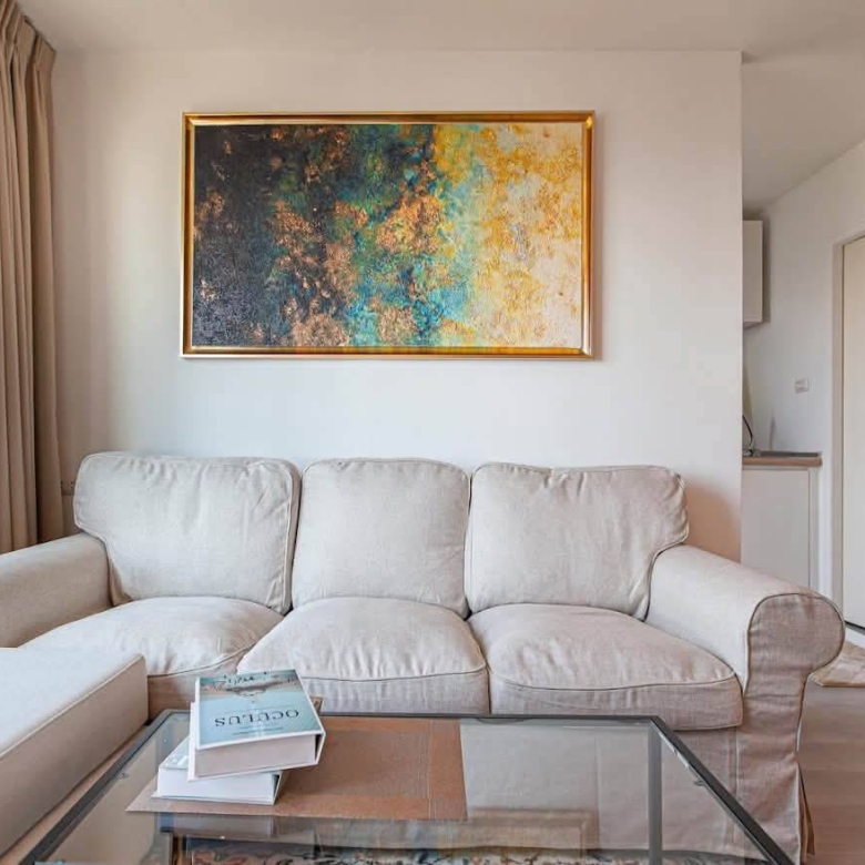 Urgent sale: High-floor 2-bedroom condo with a sea view