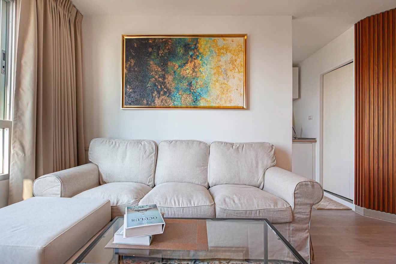 Urgent sale: High-floor 2-bedroom condo with a sea view