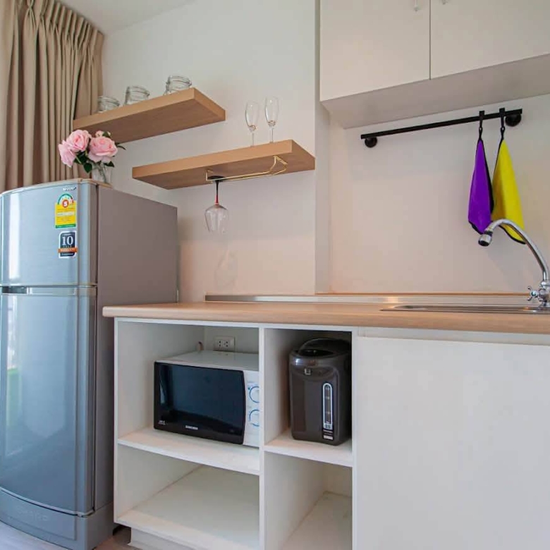 Urgent sale: High-floor 2-bedroom condo with a sea view