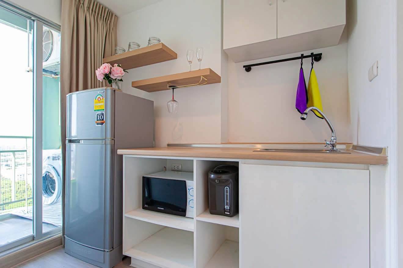 Urgent sale: High-floor 2-bedroom condo with a sea view