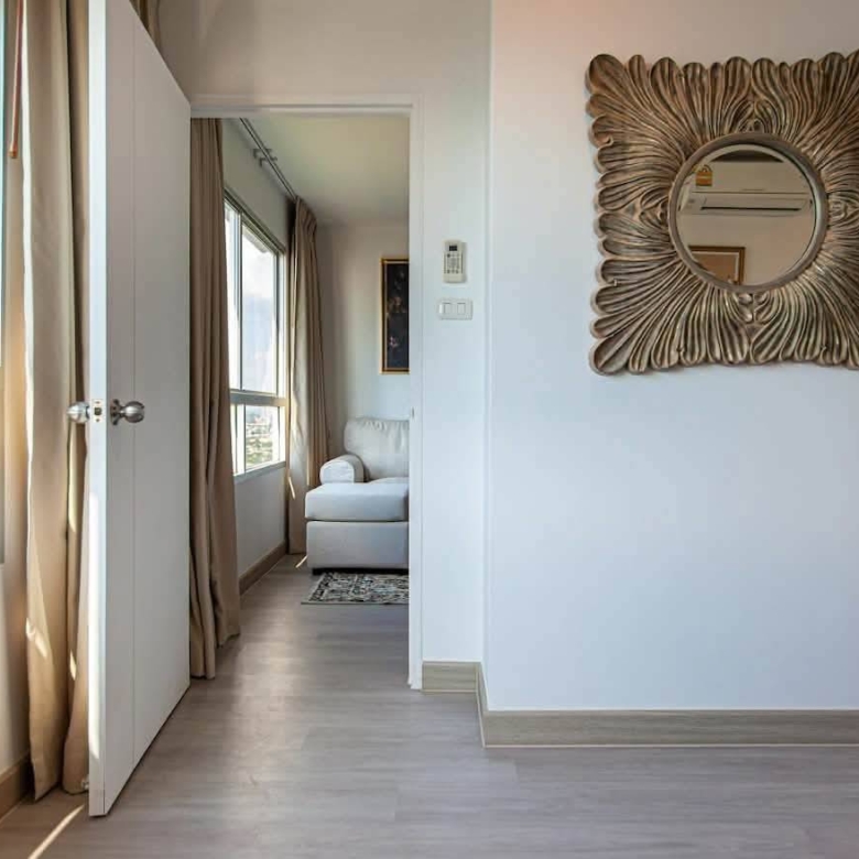 Urgent sale: High-floor 2-bedroom condo with a sea view
