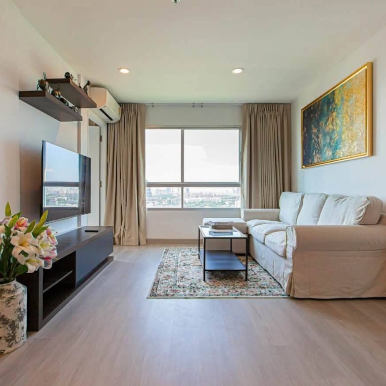 Urgent sale: High-floor 2-bedroom condo with a sea view