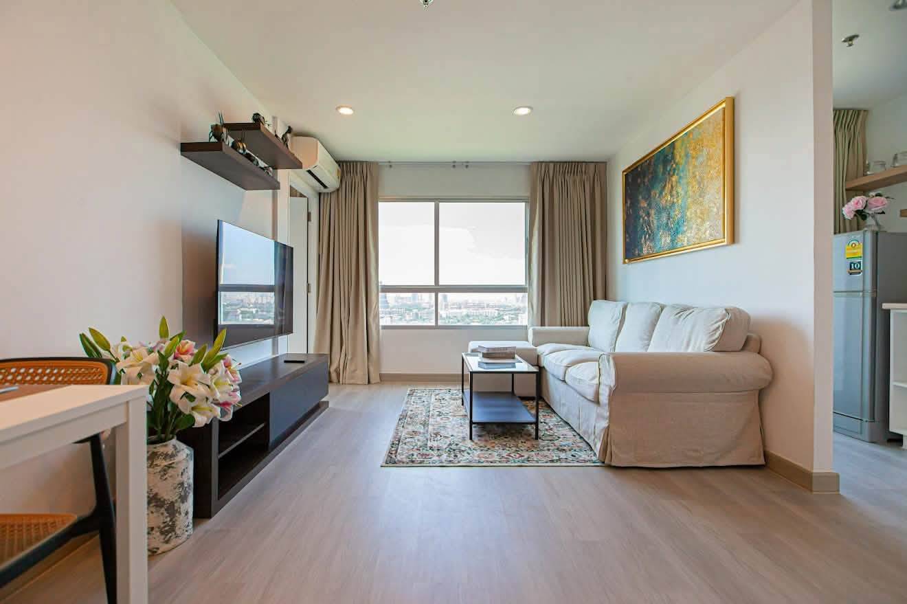 Urgent sale: High-floor 2-bedroom condo with a sea view