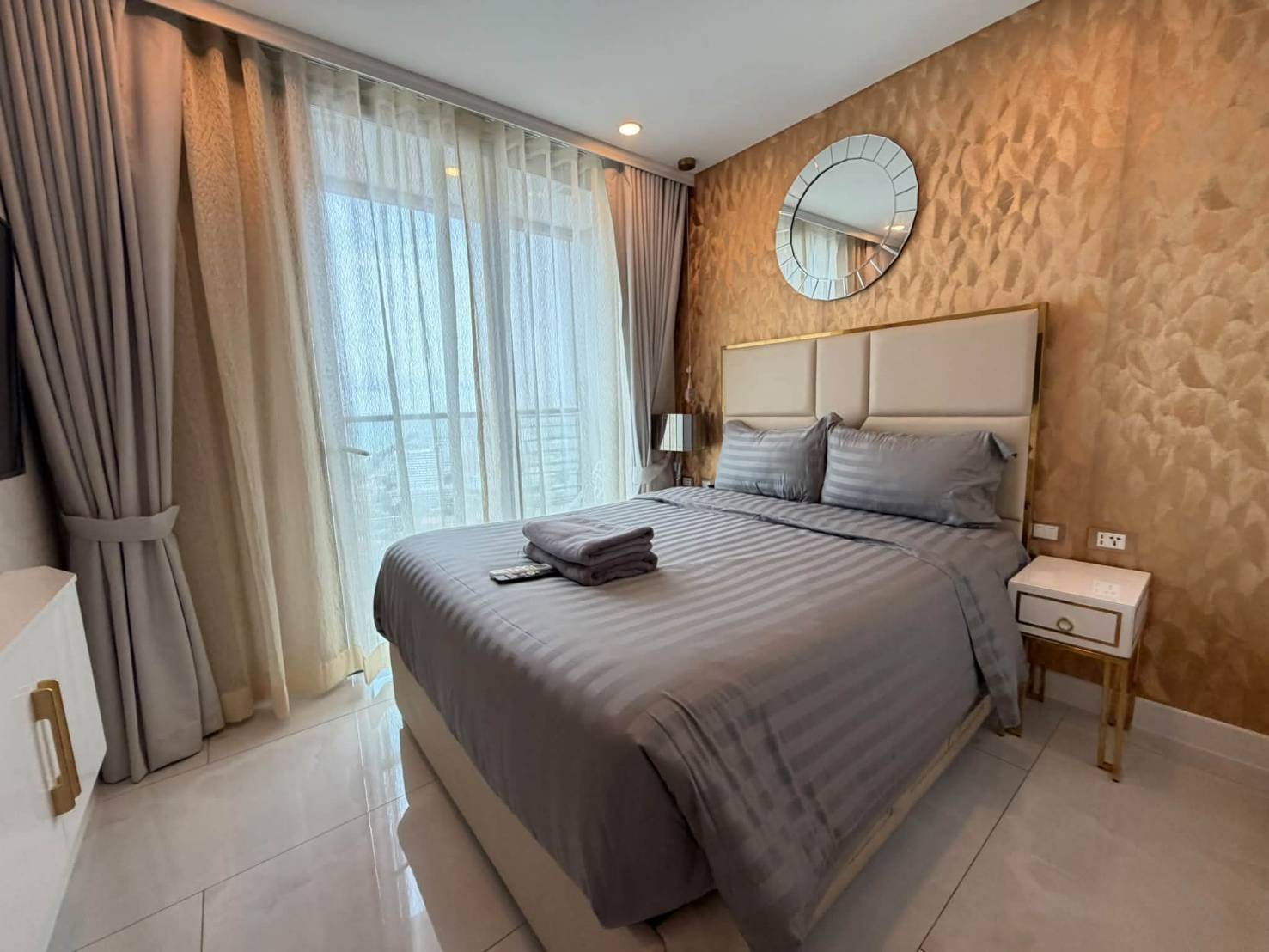 For sale: High Floor, Stunning Sea View, Fully Furnished