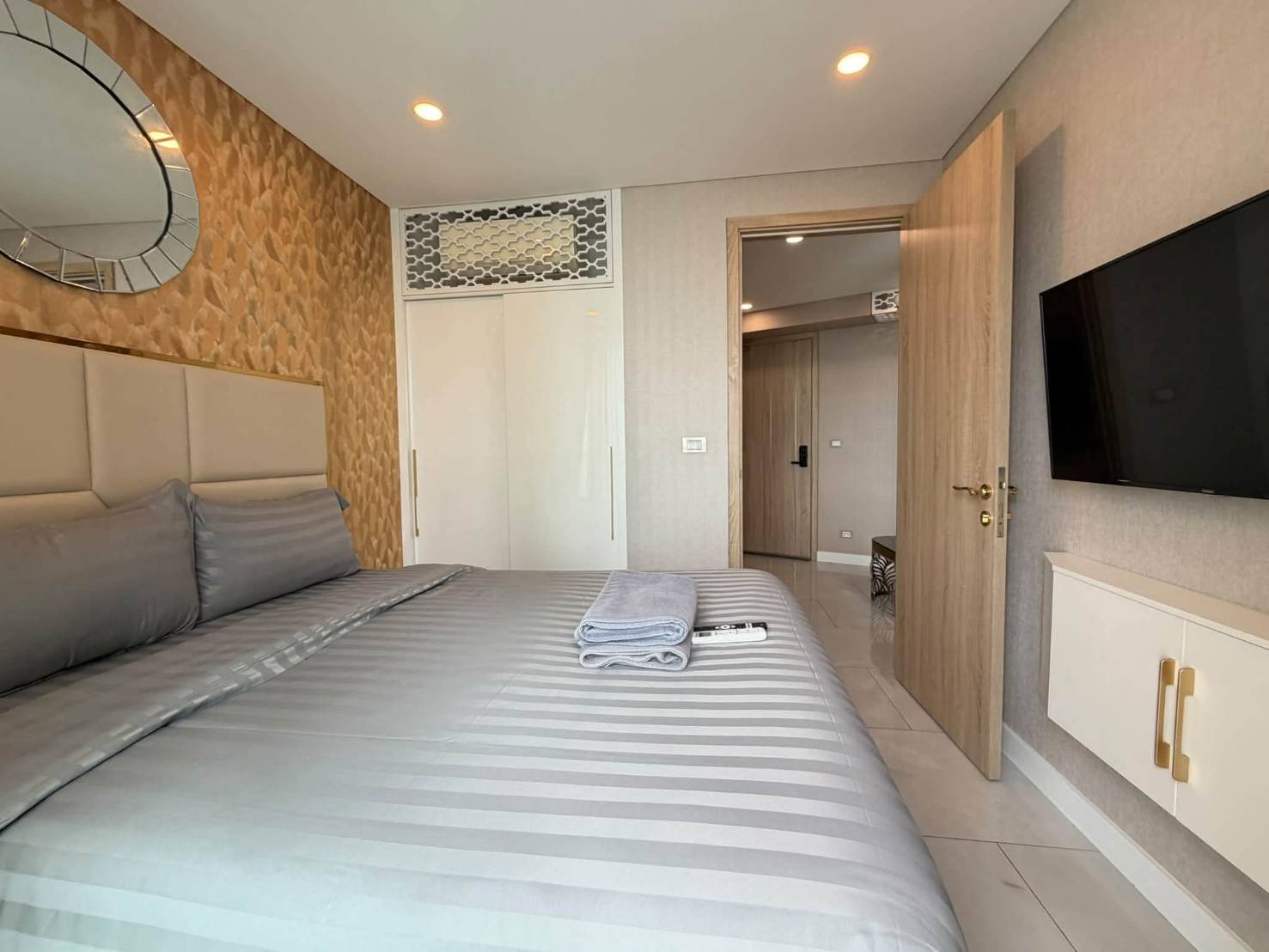 For sale: High Floor, Stunning Sea View, Fully Furnished